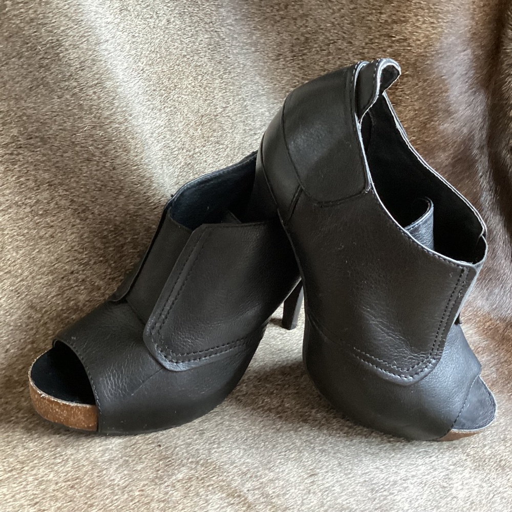 Vince Camuto Black Leather Heels - Picture 1 of 11